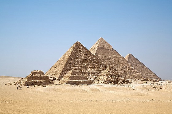 Pyramidy v Gize